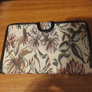 😲 Pill Box.  7 day pill planner.   Final ( as Posh gets $3).